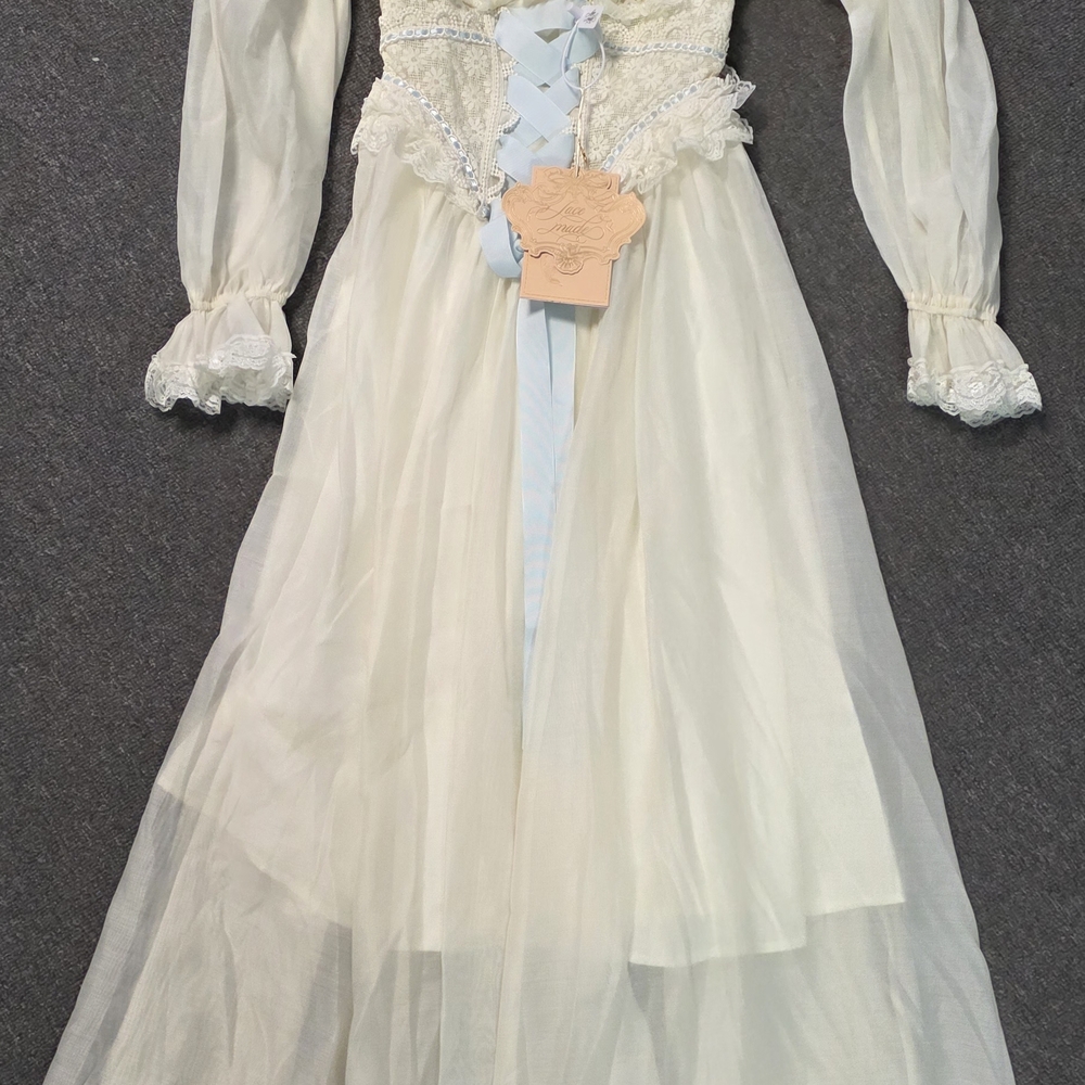 Romantic Off-Shoulder Lace Chemise - Picture 10 of 10